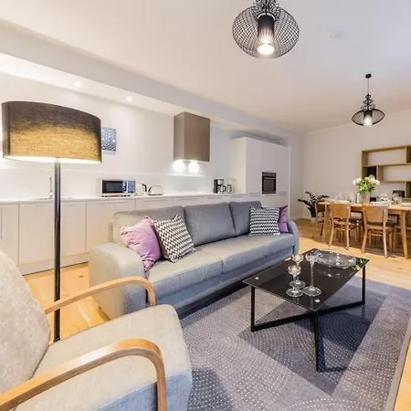 Apartman Pronksi 3 *