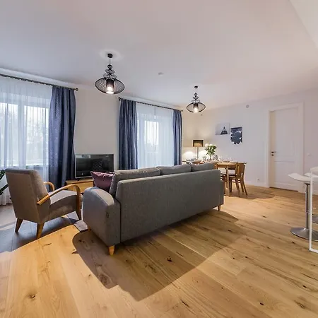 Lejlighed Pronksi 3 *