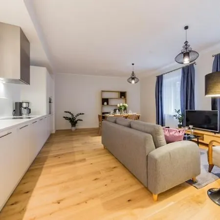 Goodson & Red Pronksi 3 Apartment Reval