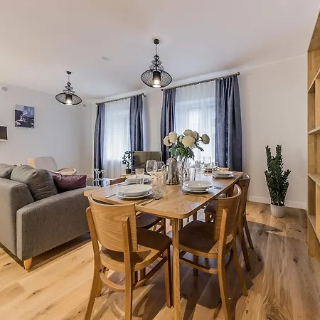 Apartment Goodson & Red Pronksi 3 Reval