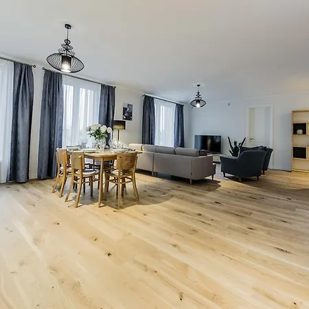 Apartment Goodson & Red Pronksi 3 Reval