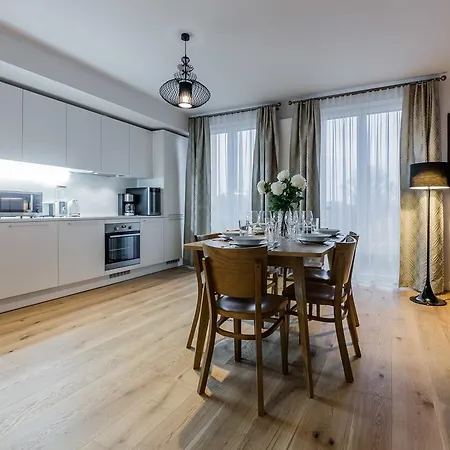 Apartment Goodson & Red Pronksi 3 Reval